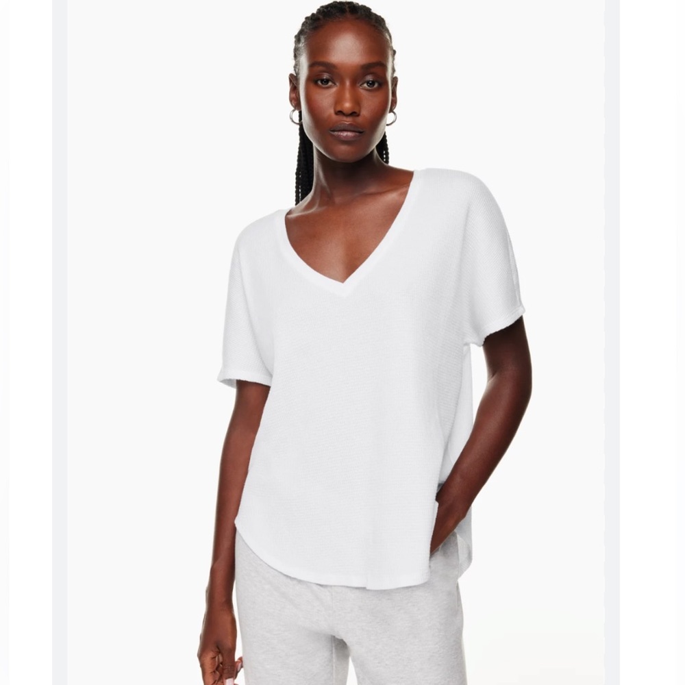Aritzia The Group by Babaton Berry V Neck Waffle T-Shirt Size XS